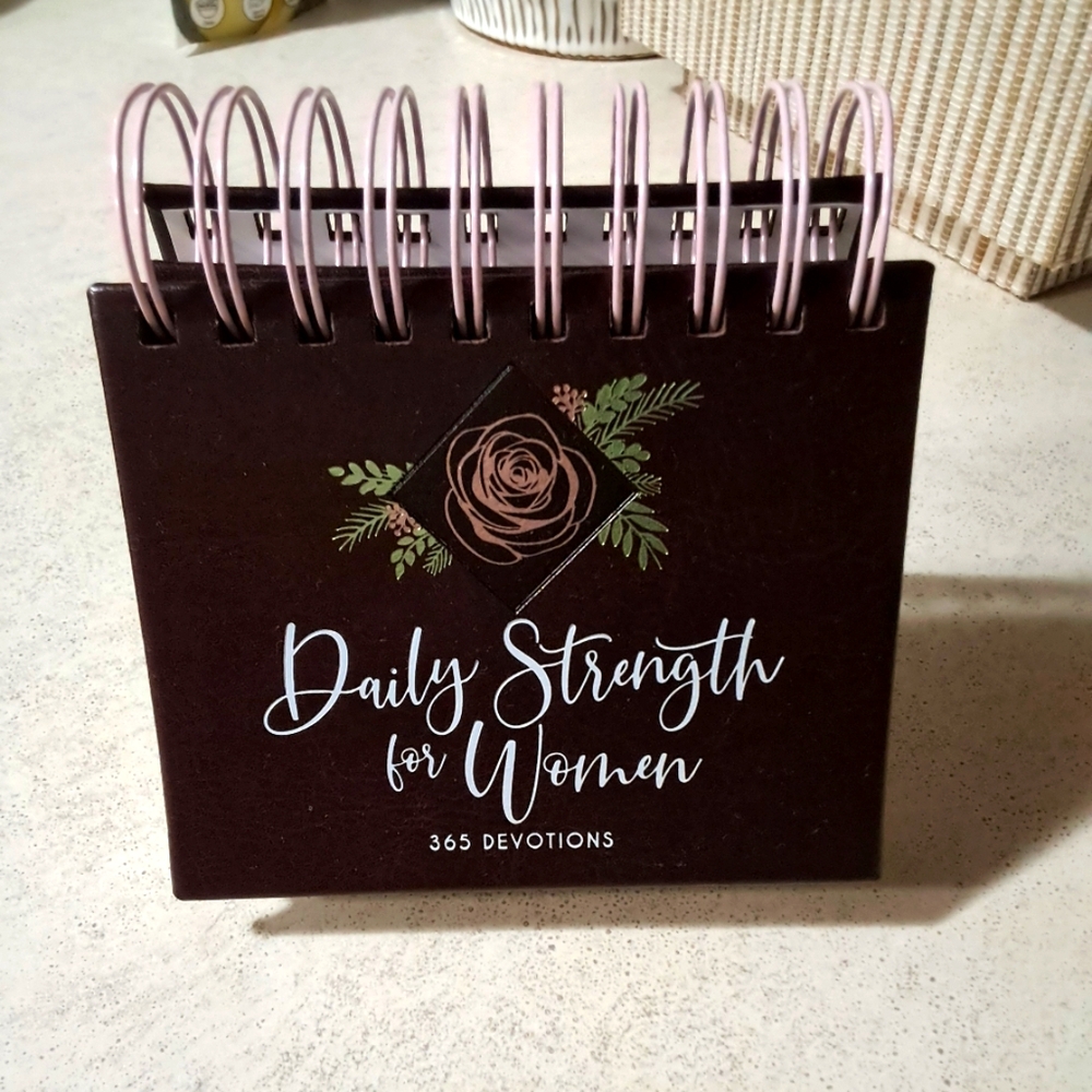 Calendar. Womens 365 Daily Devotional. BroadStreet Publishing.